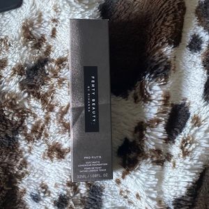 Fenty beauty, pro filter, soft matte, long wear foundation shade 200